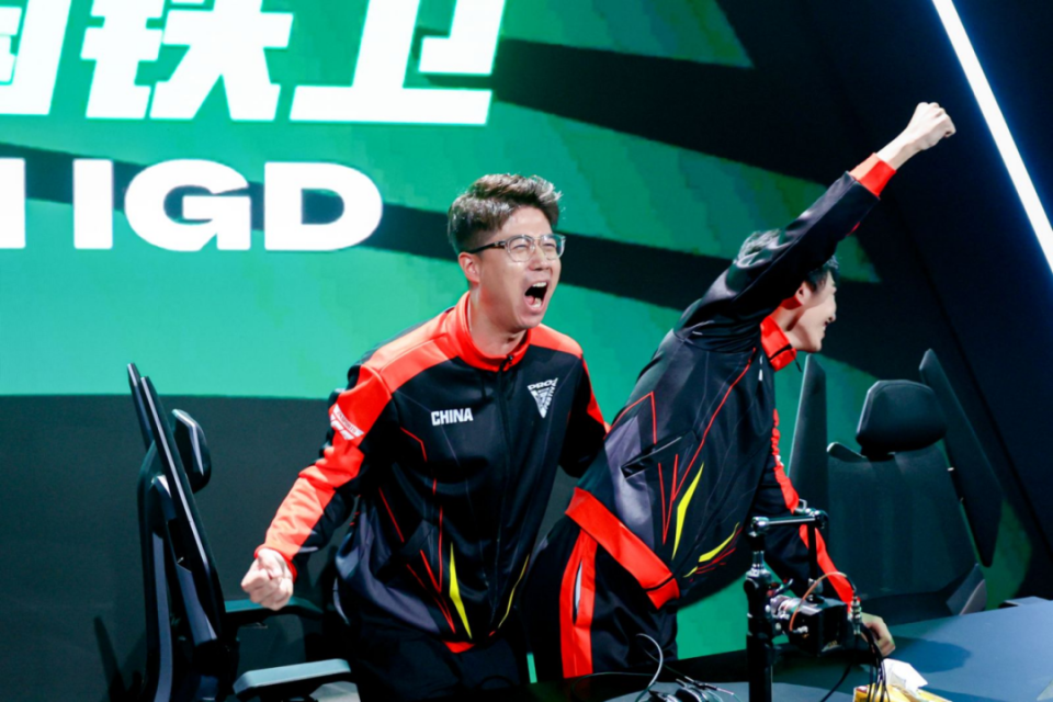 赛事回顾！FC PRO足球世界嘉年华循环赛，中国先锋战队荣获冠军！_腾讯新闻