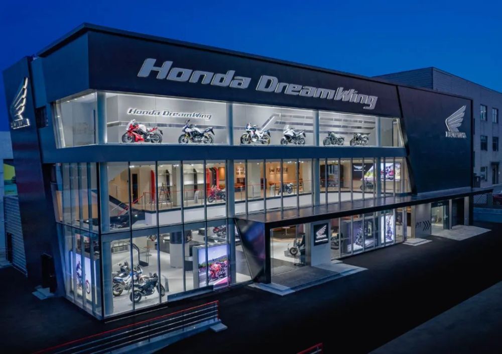 上海分公司摩托车中心所长尾形淳史,honda dreamwing武汉店总经理吴菁