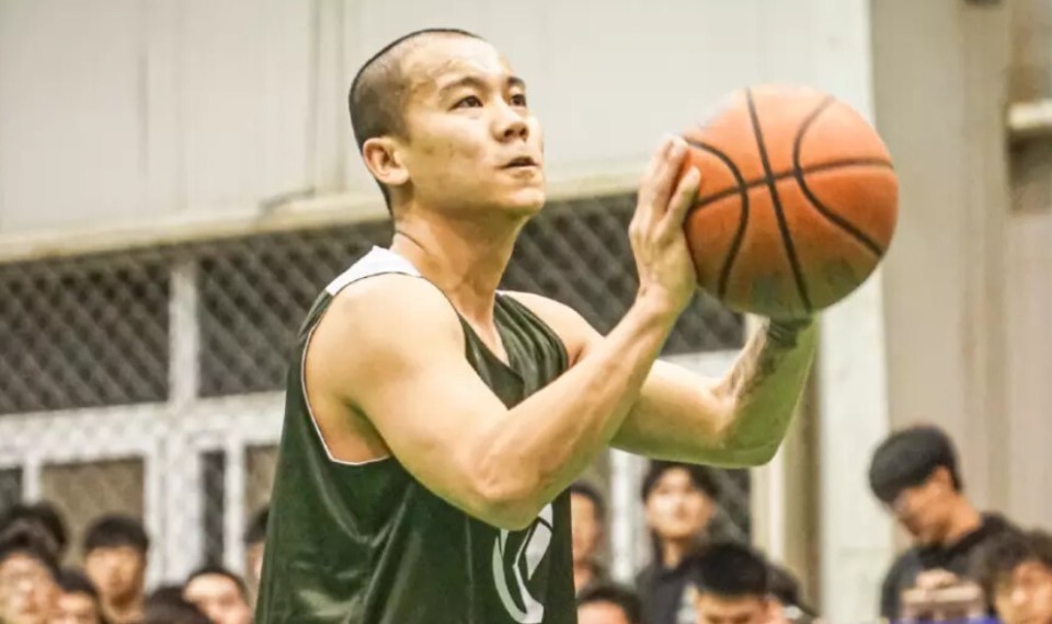 媒体人:32岁街球手曹芳将报名今年cba选秀,此前曾三度落选