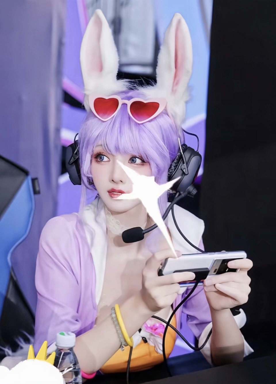 走路摇cos公孙离,身穿短裙,头戴兔耳,超性感!泳装皮肤太美了