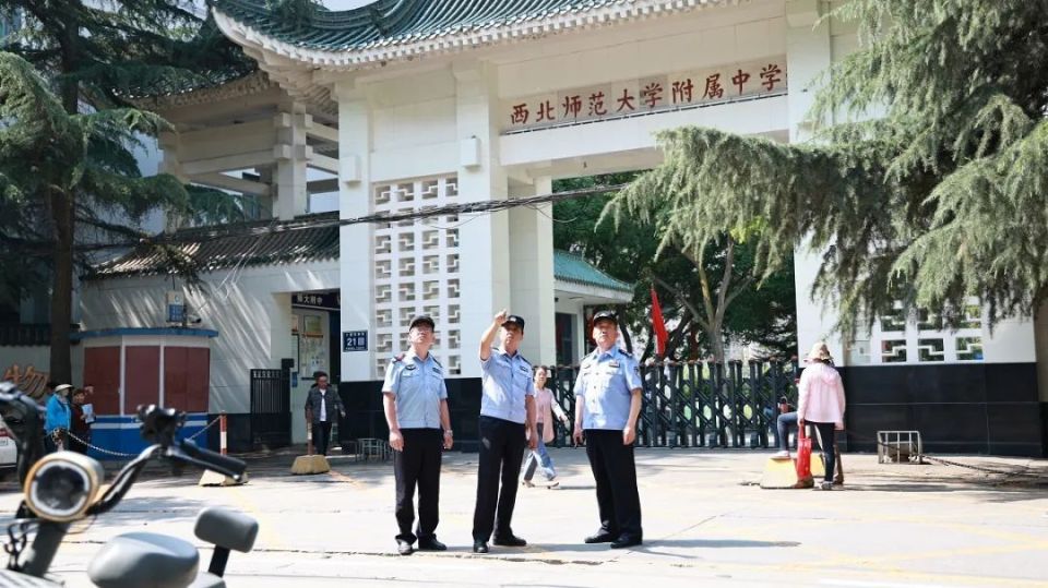 兰州市公安局安宁分局十里店派出所民警 王维宝这是我参加高考安保的