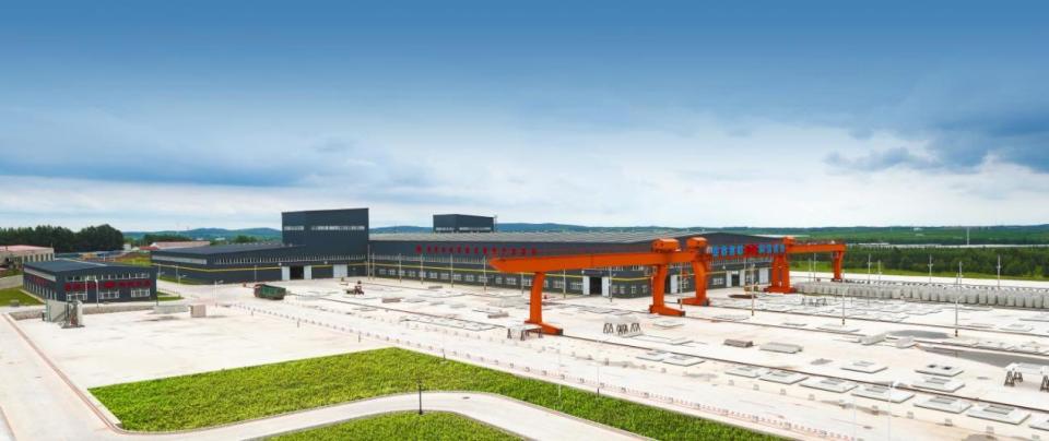 (亚泰建材集团旗下吉林亚泰水泥公司厂区全景)亚泰集团旗下的亚┅