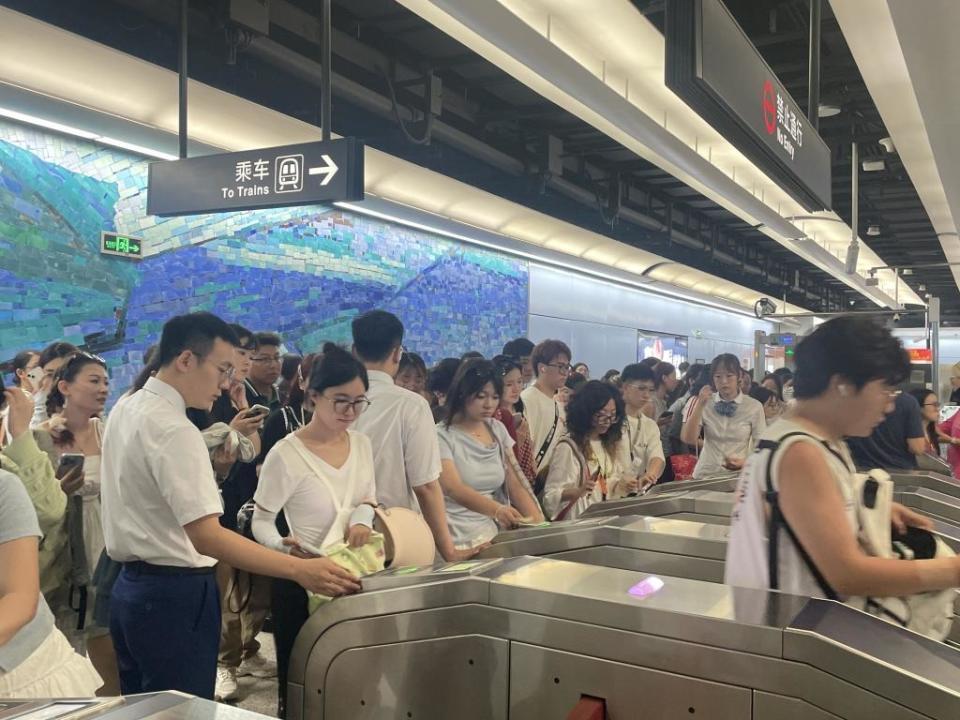 全国五一劳动奖｜352公里轨道筑城，青岛地铁硬核实力获认可_腾讯新闻