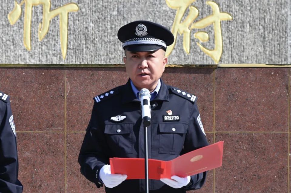 忻州市公安局忻府分局举行辅警换装授衔暨第三批次警用装备发放仪式