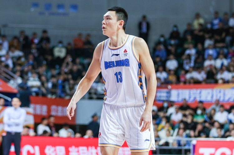 状态上佳朱彦西首节三分2中2拿到10分罚球4中4