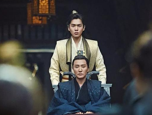 王启年早年是在北齐混强盗圈的,对文玩也是颇有研究的,后来被陈萍萍