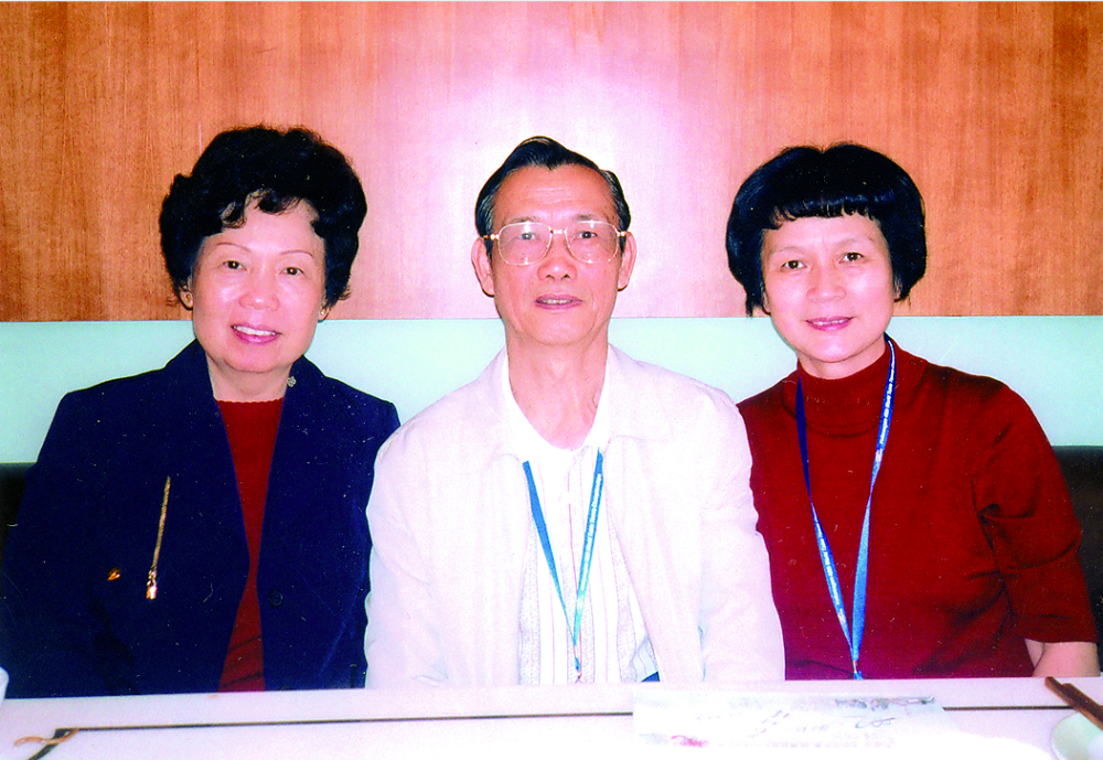 梁友能与林慧卿(左),郑敏之学诸葛亮送出锦囊文革开始后,中国队缺席了