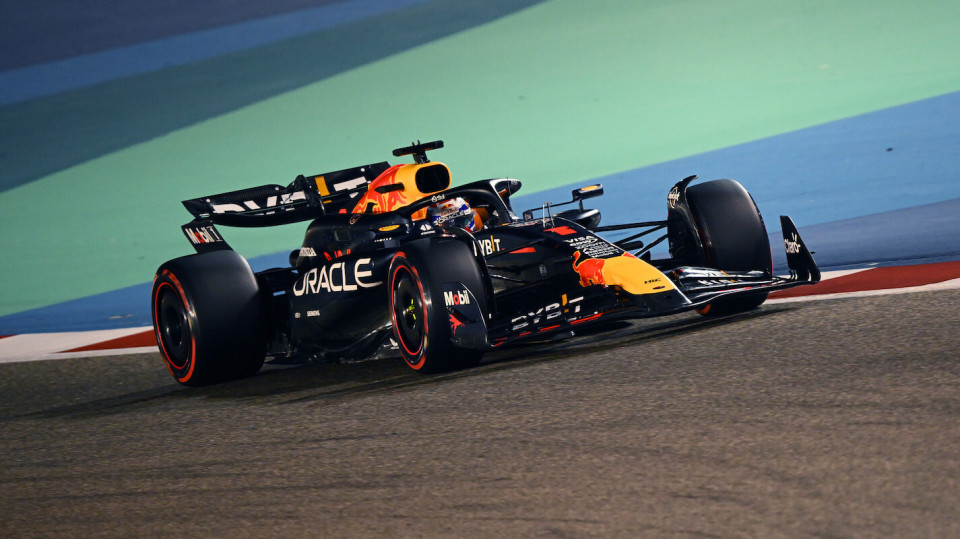 f1巴林站维斯塔潘不再隐藏实力红牛火星车终于发威夺下杆位