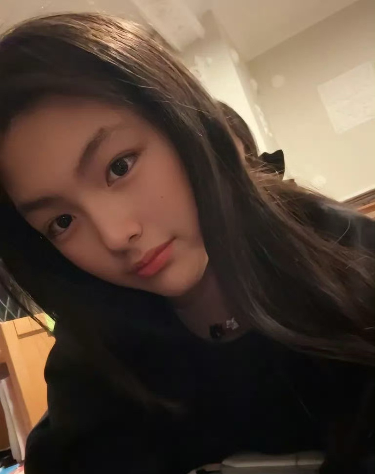 14岁王诗龄放假回国过年,晒多组美照近状超好,多种风格成熟自信