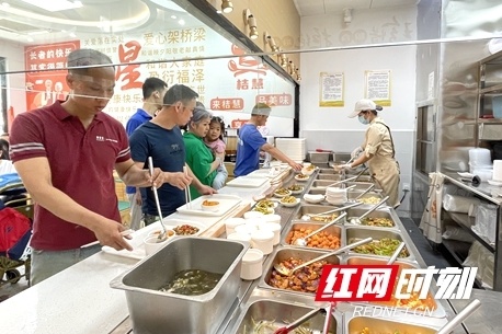 家门口的大食堂让居民畅享幸福"食"光