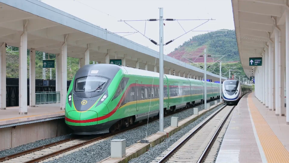 中老铁路开行旅客列车突破50000列