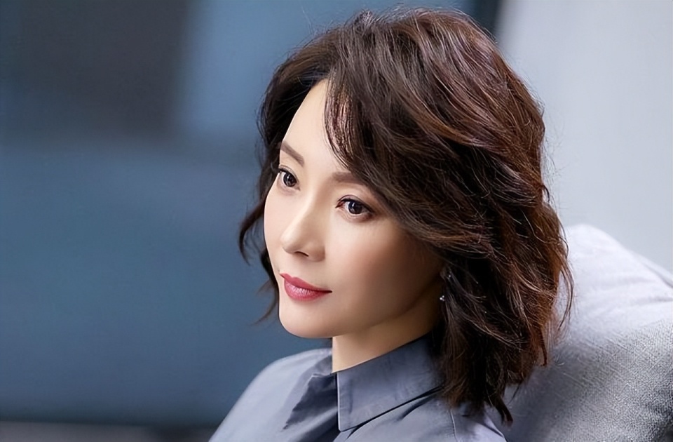 40岁女人发型别瞎烫,认准这11款"减龄"锁骨发,显年轻很洋气