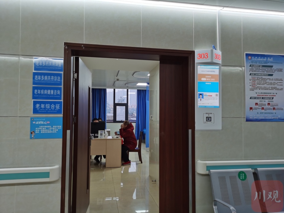 药师从药房走向临床 资阳市人民医院药学门诊开诊