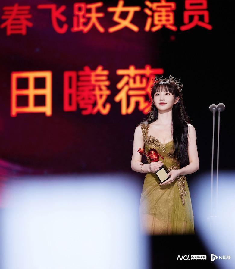 成毅真情感谢"莲络人",王一博超高人气点燃"尖叫之夜"