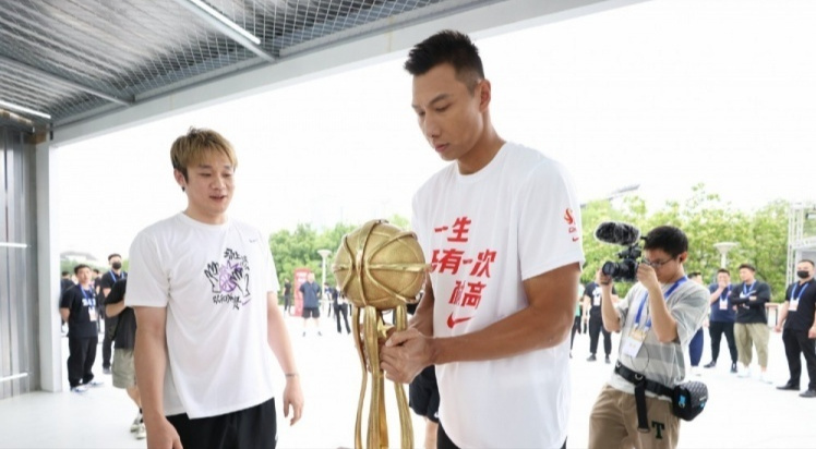 cba速递|fmvp榜张镇麟第五 姚明准备颁奖 钟诚做主教练