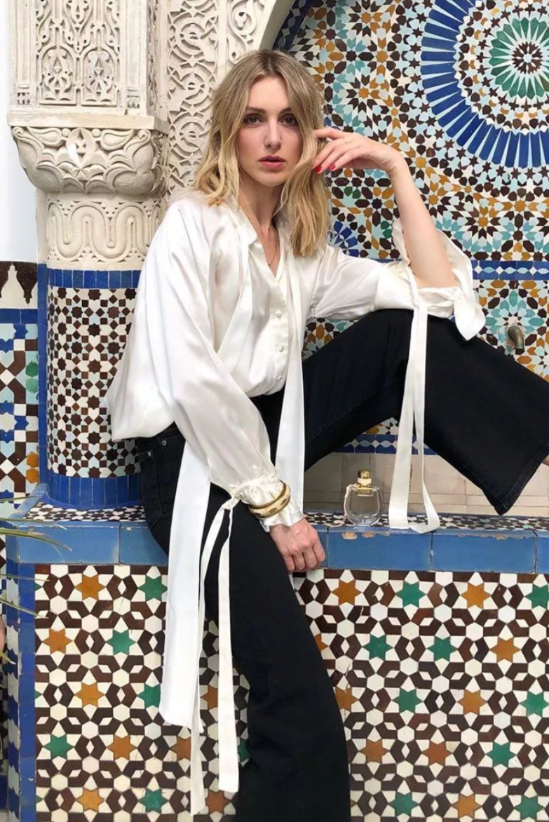 对于初秋的清晨,不如试试清新柔美的穿搭吧~法式风格的穿搭,总