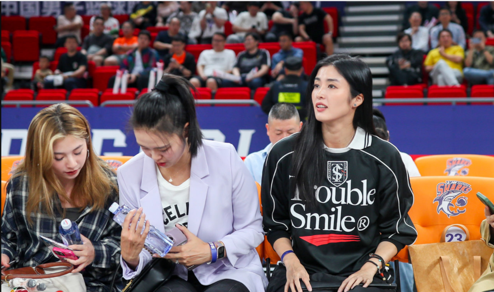 女神合体张常宁带闺蜜赵丽娜助阵吴冠希老公怒砍45宝宝笑容灿烂