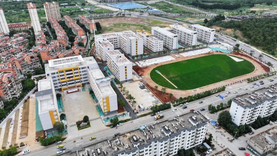 曲靖市二小金麟学校,麒麟区七中金麟学校迎来首批新生!