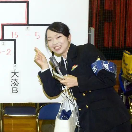 日本女演员为何爱穿军装?_腾讯新闻