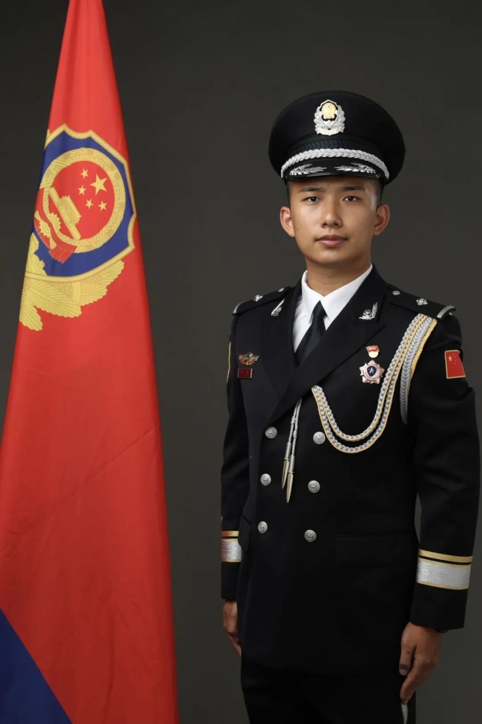 市局特警支队民警 牛威他们这样说在昆明公安引发强烈反响敢于牺牲