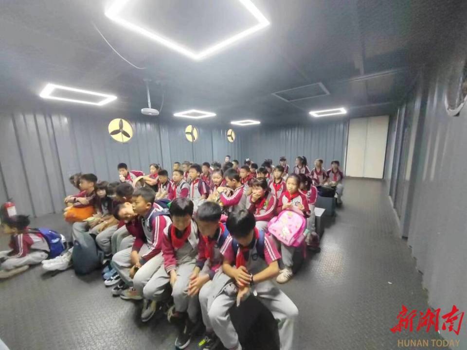 博才梅溪湖小学南校区走进党报开展职业启蒙教育