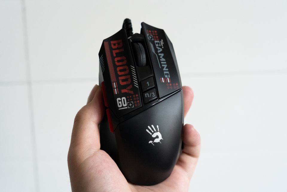 为玩家深度打造,灵敏度免驱可调,血手幽灵v8m max mini鼠标