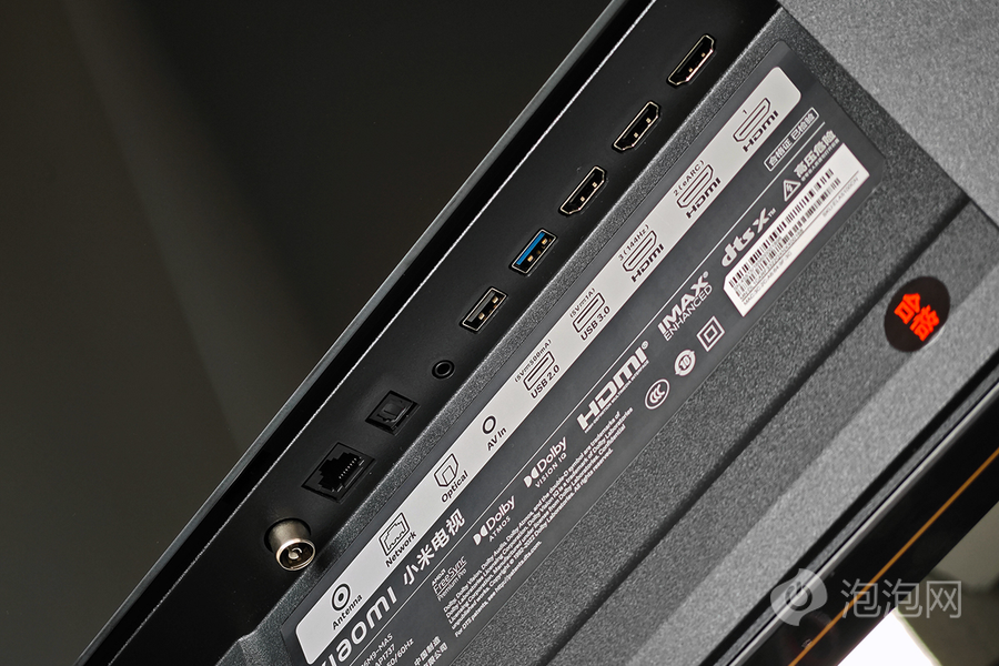 接口方面,小米电视大师86" mini led也涵盖了主流的接口,包括两个hdmi