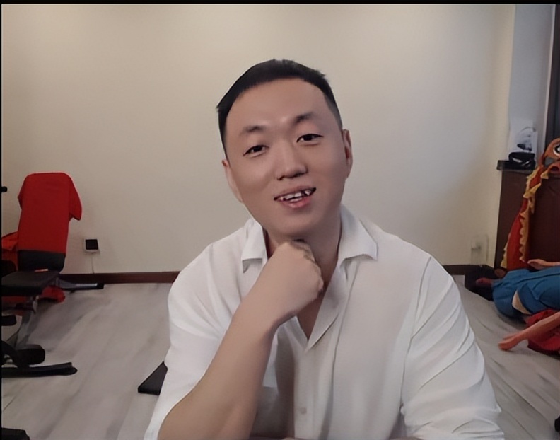 药水哥化身牛头人邀请女神肖鹿线下见面,肖鹿:"不去"