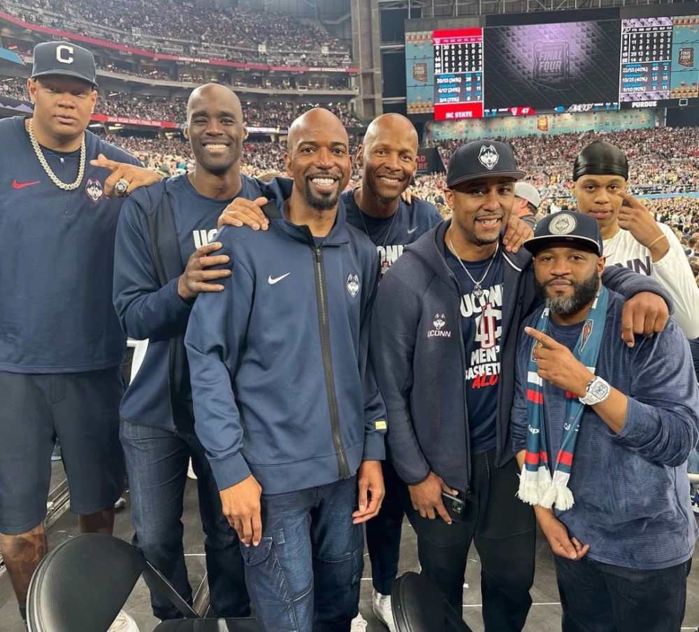 7000万校队设施，创收视纪录：这就是NCAA棒球！-腾讯新闻