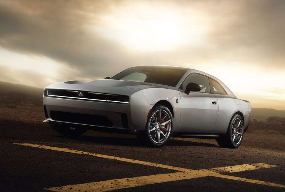 300马力后驱更低门槛聊聊全新道奇charger纯电版新车型