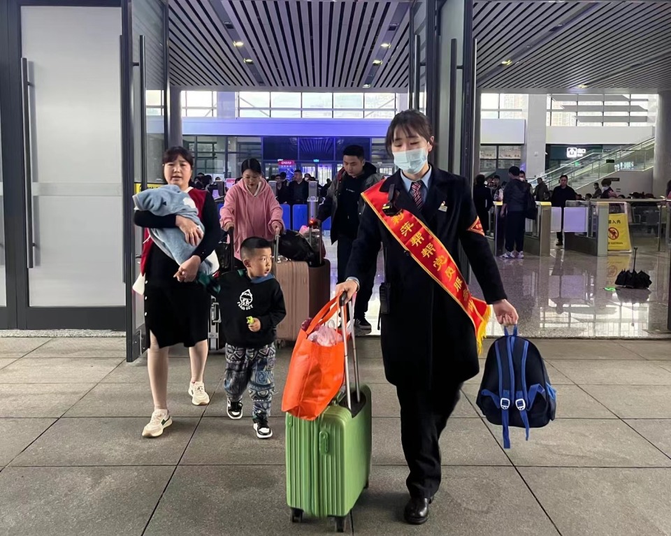 清明节来临,怀化车务段精心服务保障旅客出行