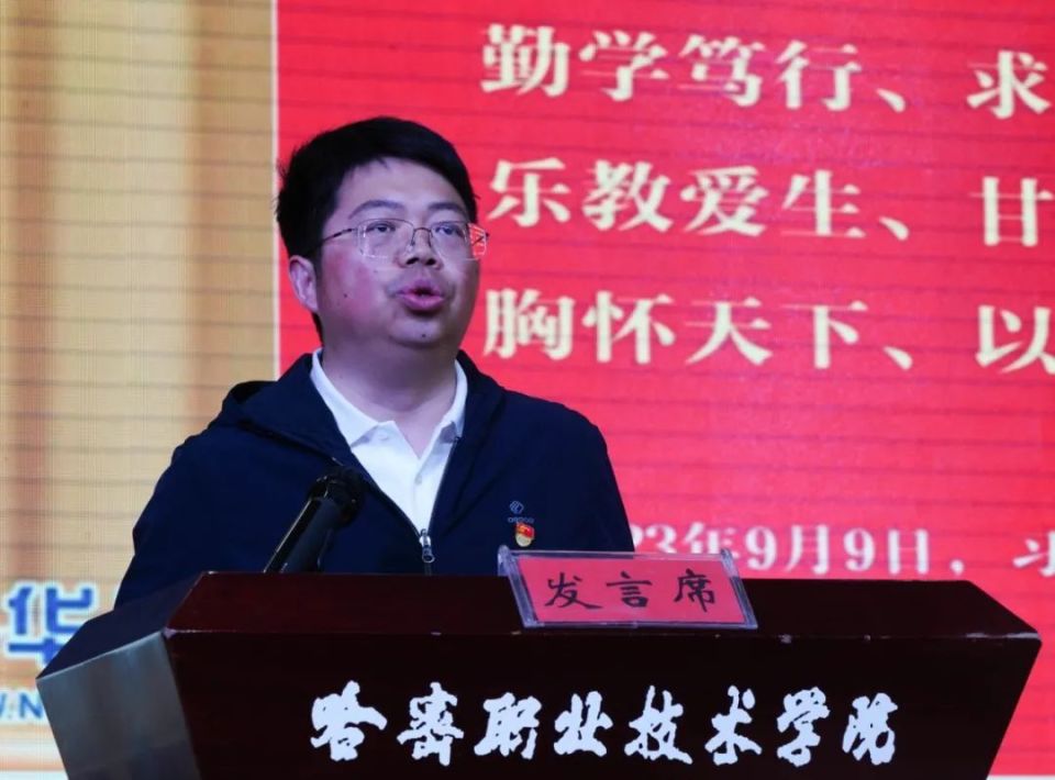 自治区天山英才教育教学名师,乌鲁木齐八一中学党委副书记,副校长抖 