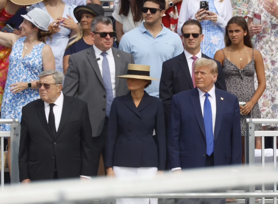 弗罗里达一级戒备:川普高调出席小儿子高中毕业典礼