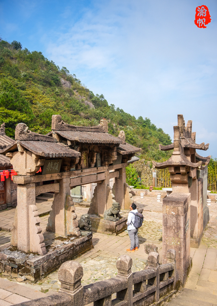 圣井山石殿所在的圣井山原名许峰山,是温州著名的风景名胜区,也是浙江