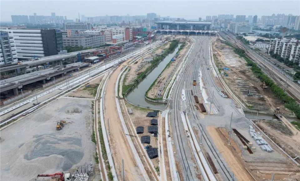 高铁的重要节点,为广梅汕铁路,厦深高铁,梅汕高铁,汕汕高铁,粤东城际