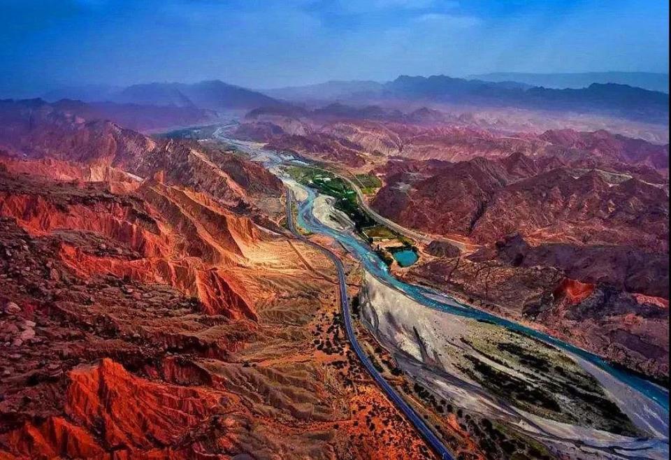 中国国家地理:在67阿克苏库车大峡谷体会现实中的奇幻美景