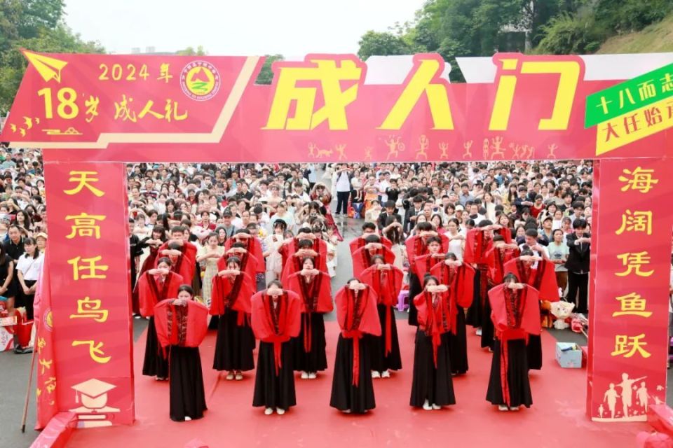 宁明中学举办高三成人礼活动