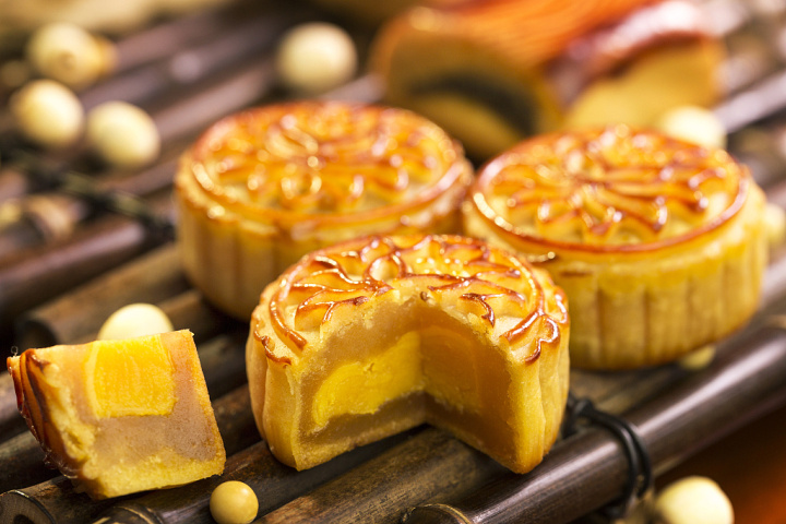 中秋节到了,各式各样的月饼既让人爱,又让人怕.