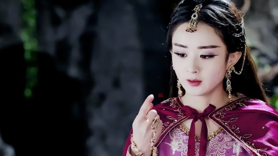 架不住,女二号文咏珊饰演的周青云,真的特么离谱啊.