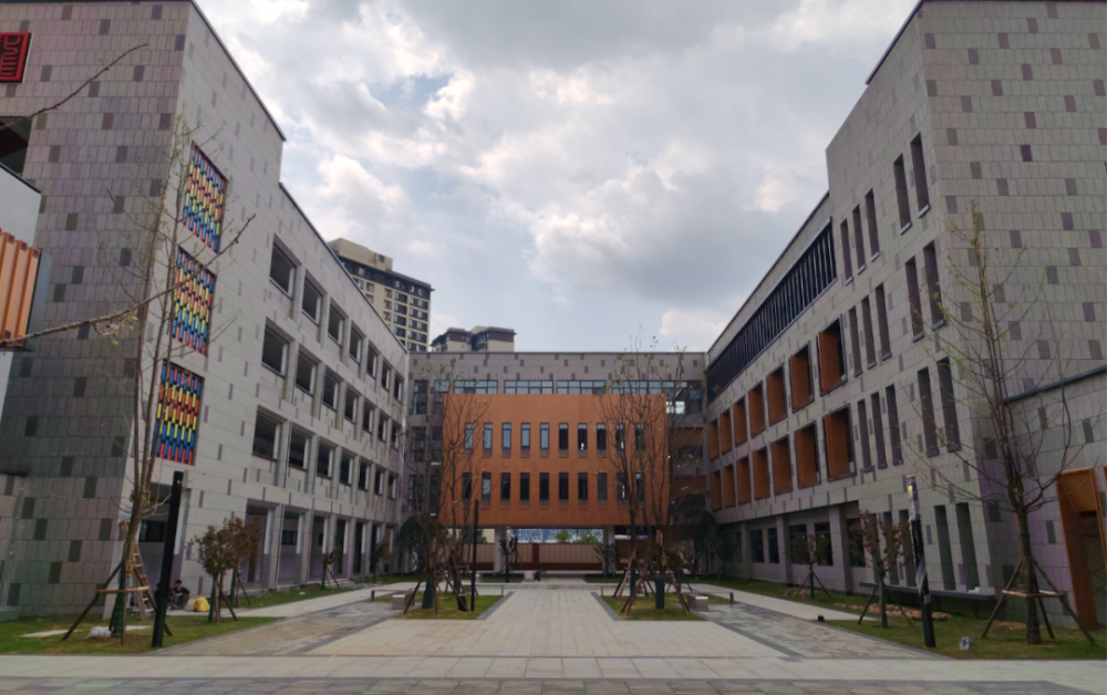 贵阳一中李端棻见龙学校建成启用