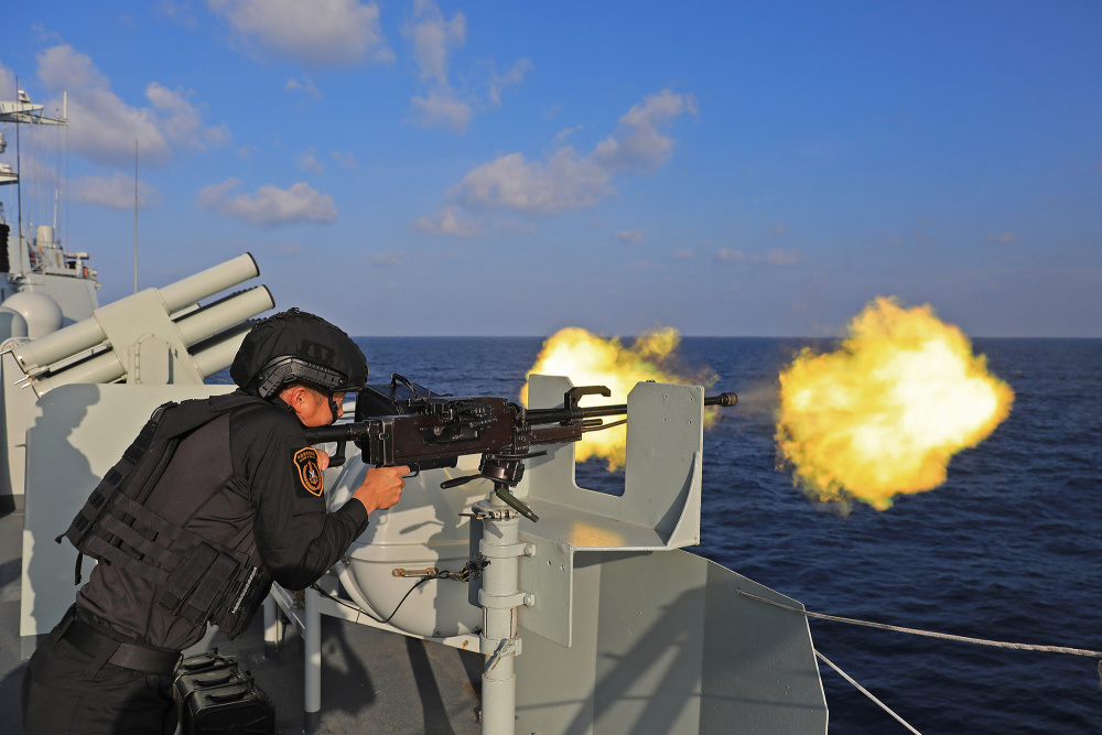 海军第45批护航编队亚丁湾开展训练