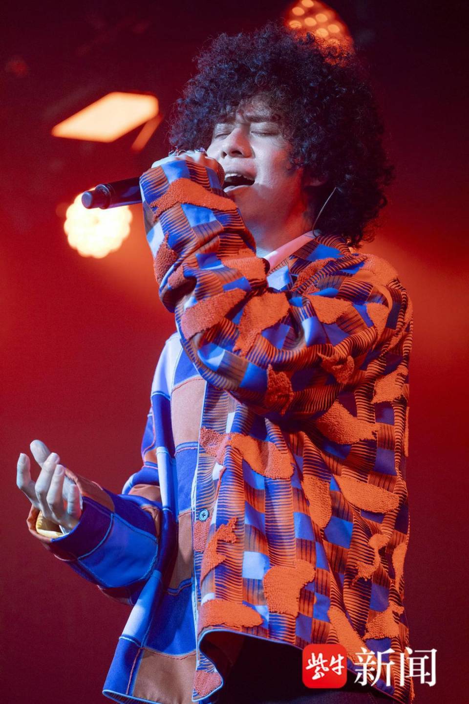 曾比特“穿梭”深圳开唱，谈及前辈李玟难忍伤心-腾讯新闻