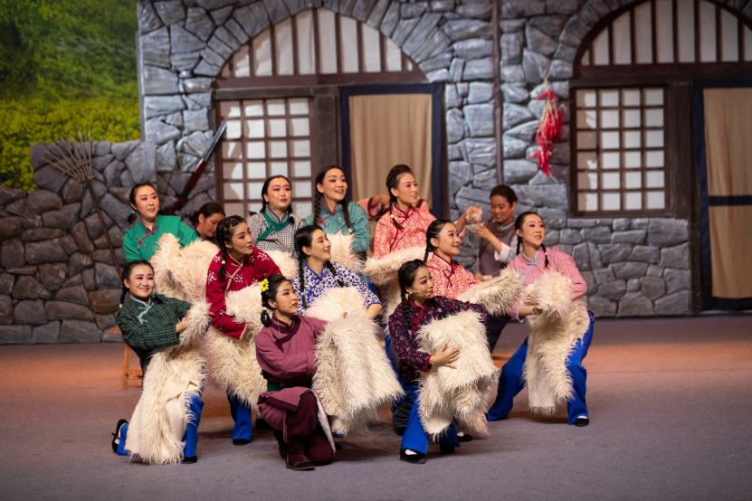 东路二人台《战地黄花》亮相草原文化节_腾讯新闻