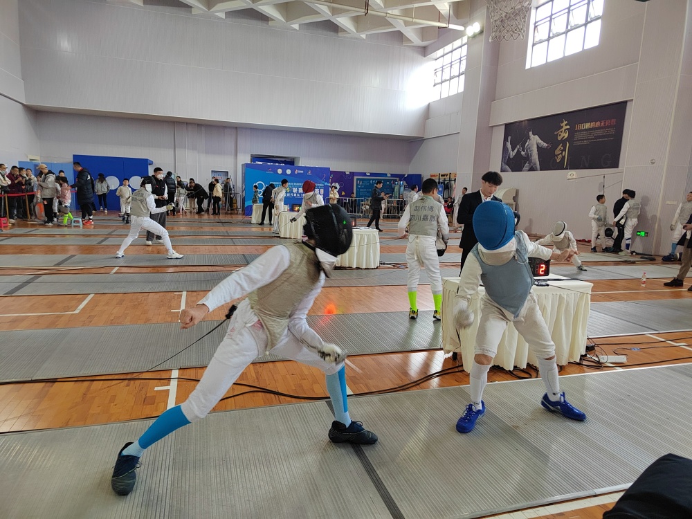 全市14支击剑俱乐部及学校代表队的551名运动员将为"代表成都"而战