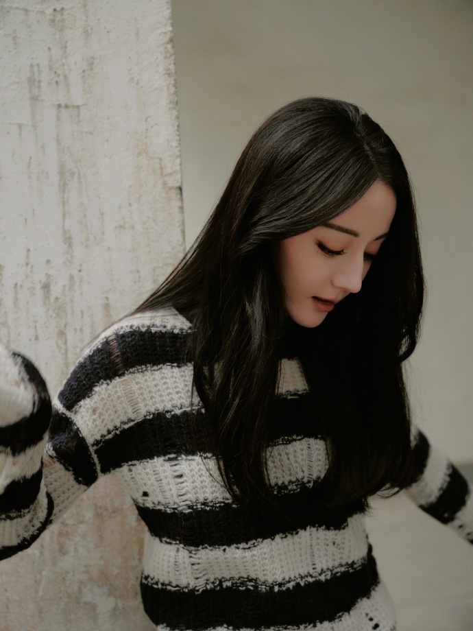 迪丽热巴黄景瑜同时官宣好消息,男帅女靓超养眼,手戴戒指引猜疑_腾讯