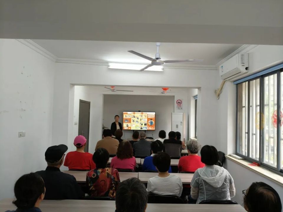 丝丝关怀沁人心,宝山这个镇开展关爱社区老人活动