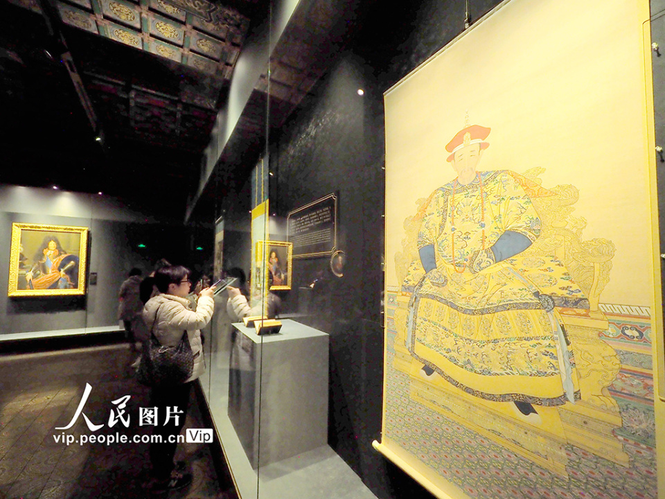 "紫禁城与凡尔赛宫——17,18世纪的中法交往"展览在故宫博物院文华殿