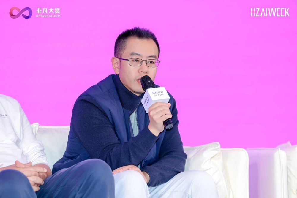 投资人为什么一边喊泡沫，一边又拼命下注 AI · 原文图片 1