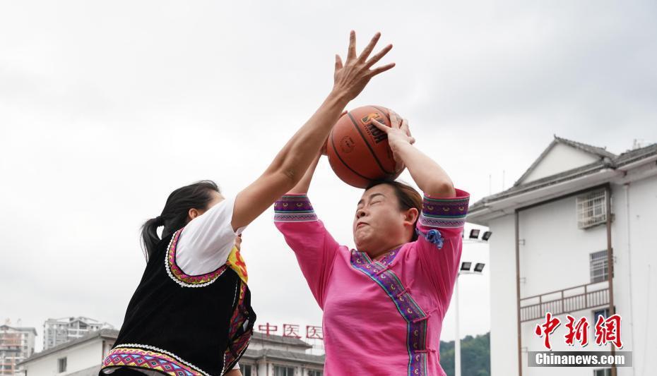 广西龙胜首届姑奶奶篮球球花争霸赛激情开赛