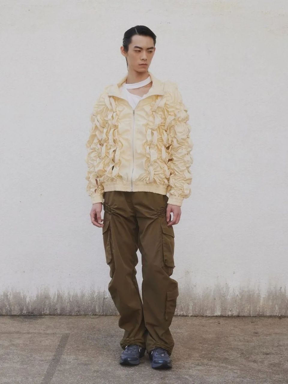 穿的雄赳赳,你可以穿得花里胡哨,可以穿紧身,也可以穿半透明的衣服,最